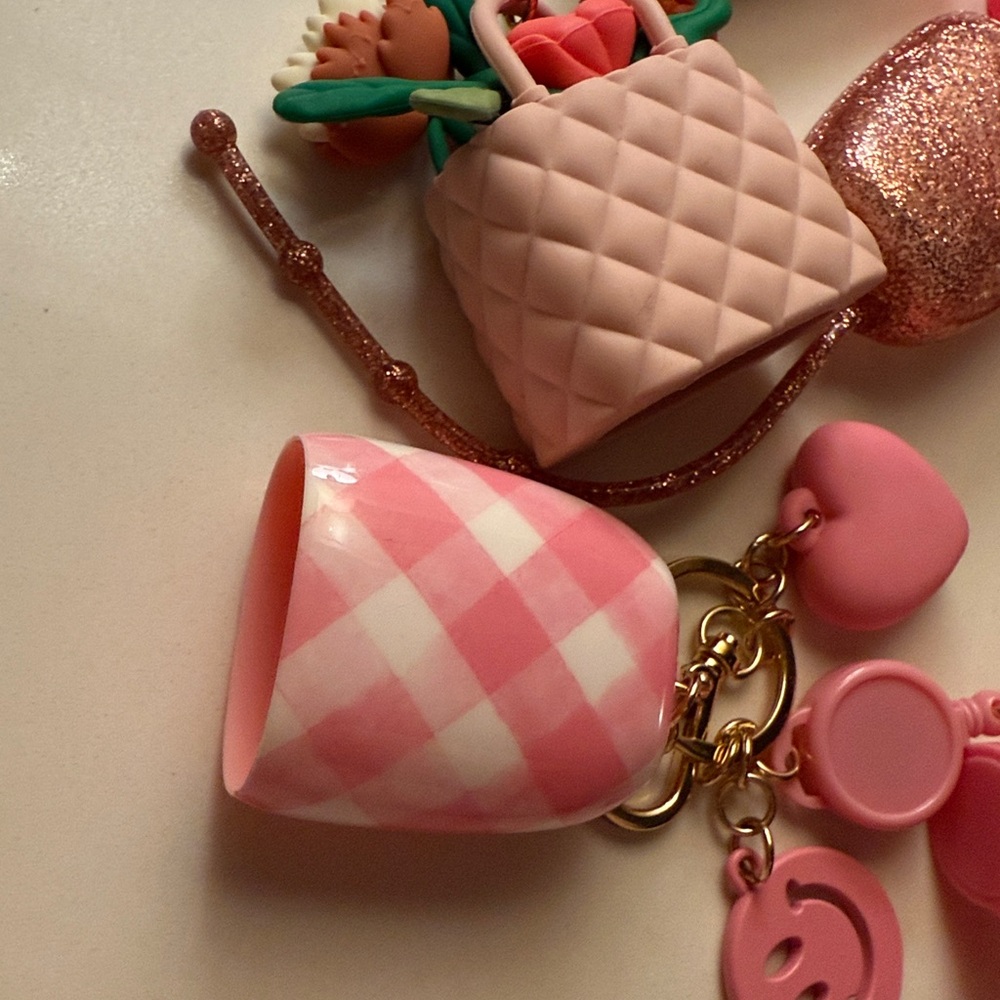 Keychain Misc Set Bundle - Picture 16 of 17